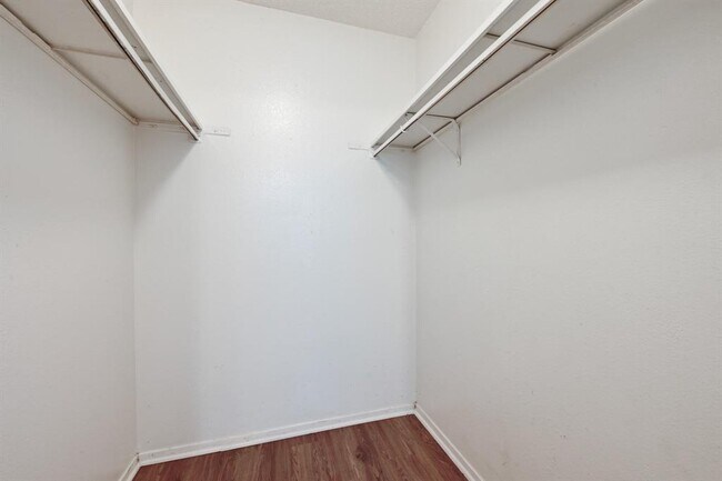Building Photo - 2409 Berkett Dr