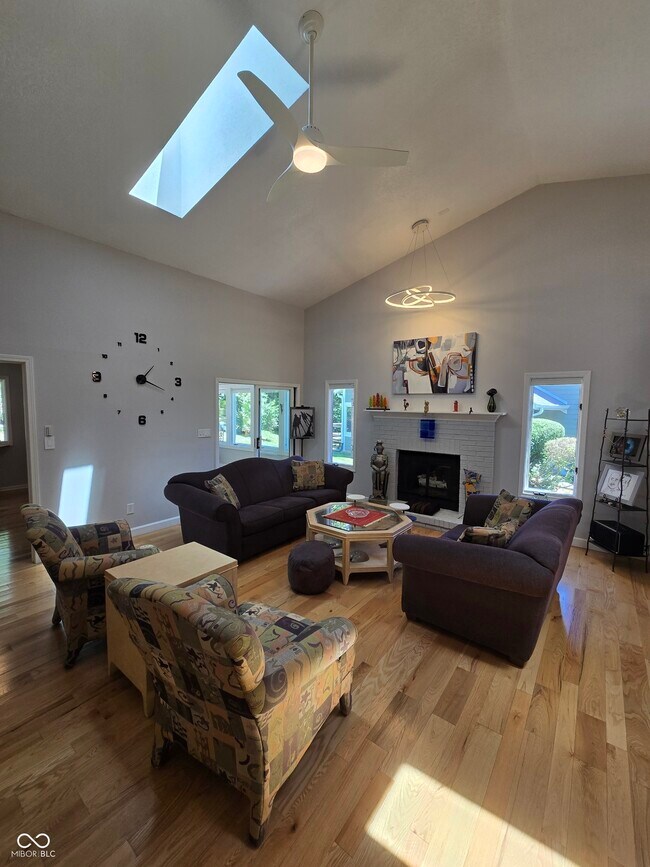 Building Photo - 8198 Foxchase Cir