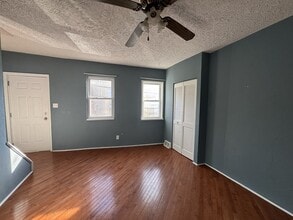 Building Photo - 513 52nd St