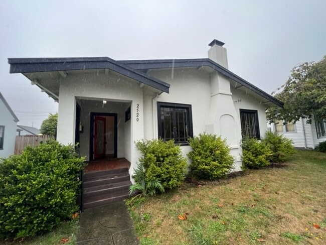 Primary Photo - 2520 H St