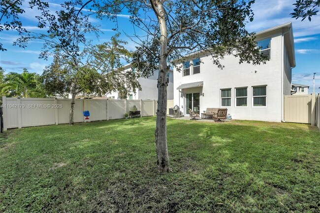 Building Photo - 1827 Lake Cove Dr