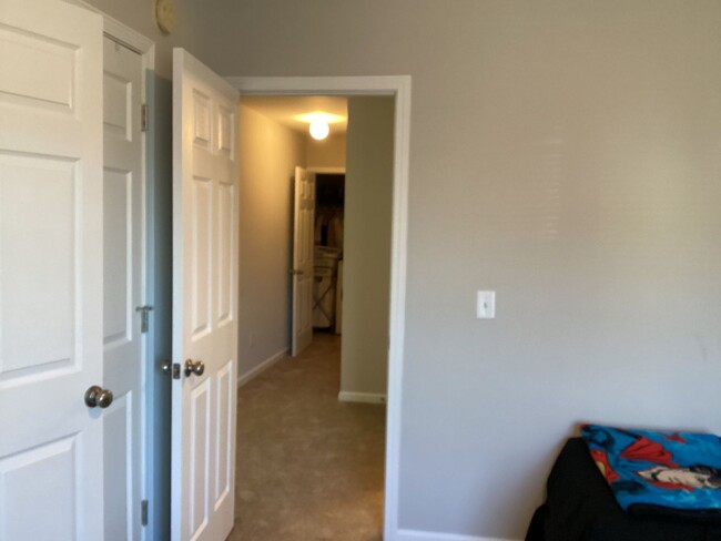 Building Photo - Gorgeous Four Bedroom Home in Northeast Co...