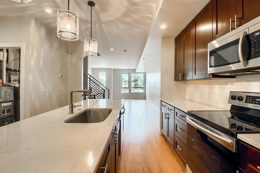 Building Photo - 2098 S Galapago St