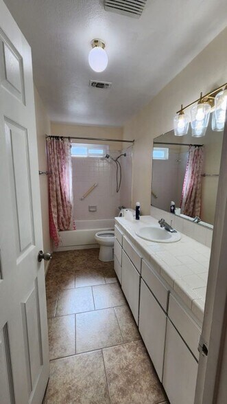 Building Photo - 1385 Wimbledon Ct