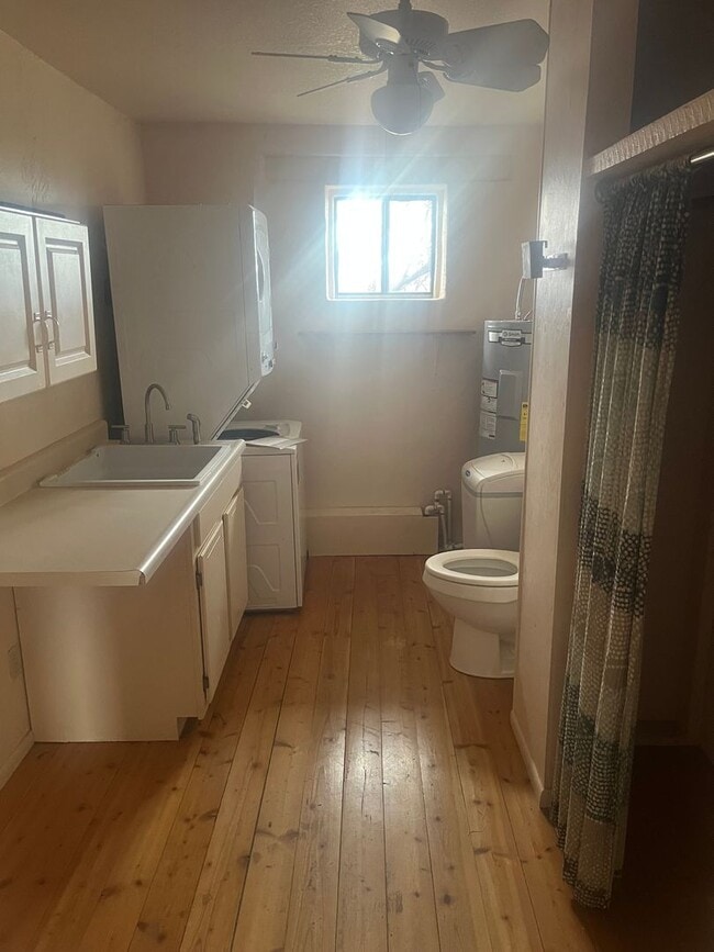 Building Photo - Beautiful ! Bed 1.5 Bath in J-6.