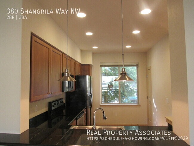 Building Photo - 380 Shangri-La Way NW