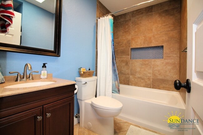 Building Photo - Gorgeous3 Bedroom Home in Mary Esther!