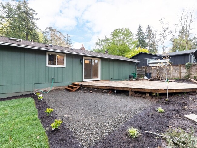 Building Photo - Single-family 3 bedroom home available for...