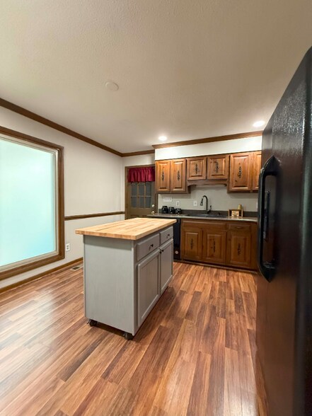 Building Photo - 300 Bonita Ct