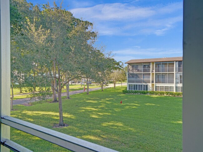 Building Photo - 17 Mansfield F