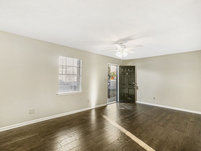 Building Photo - Woodlawn Manor