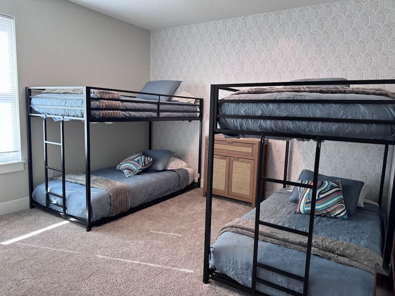 Building Photo - 1249 Kinsmoor Ave