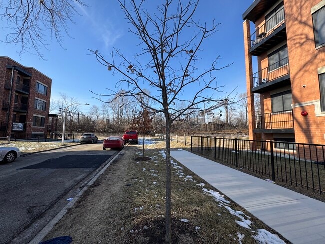 Building Photo - 1414 E 65th Pl