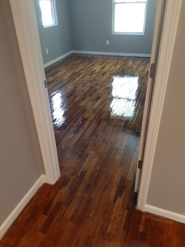 Building Photo - 828 Barnett Ave