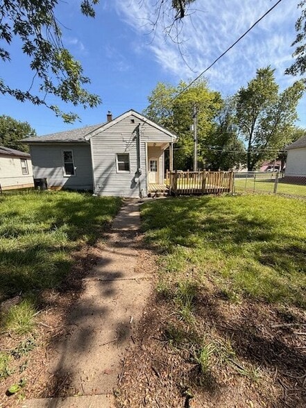 Building Photo - 329 Taylor Ave