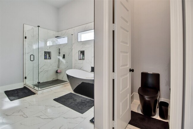 Building Photo - 811 Paul Quinn St