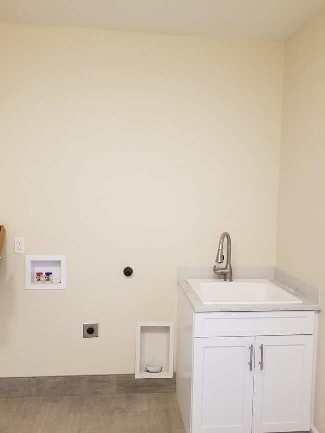Building Photo - Occupied, do not disturb tenants. West Valley 3 bedroom 2.5 bath plus an office,  custom built re...