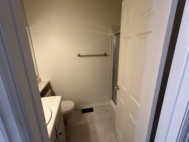 Building Photo - "Charming 2-Bed Condo Retreat with 2.5 Baths in Littleton - 1000 Sq Ft of Comfort!"  Available Now!