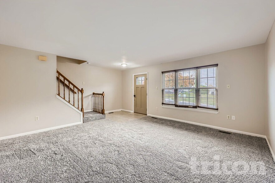 Building Photo - 3326 Midland Ct