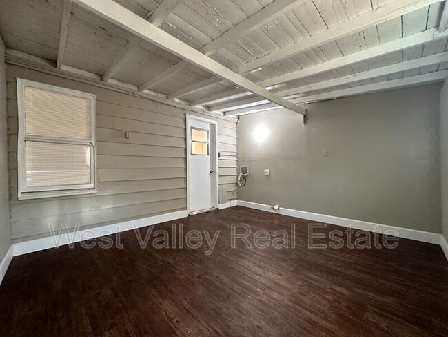Building Photo - 417 E Street