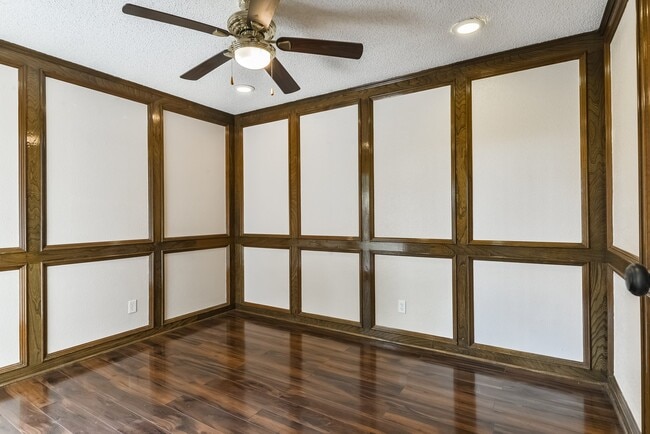 Building Photo - 15175 Diana Ln