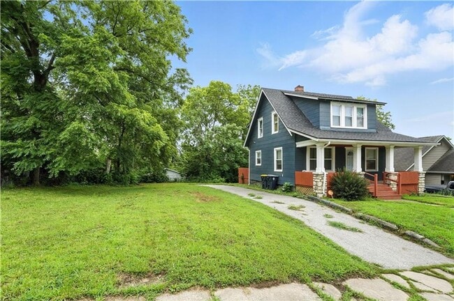 Building Photo - Great 2 bedroom 2 FULL bathrooms remodeled...