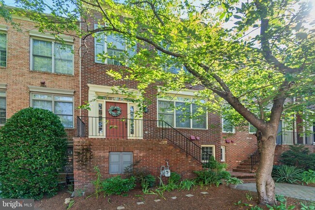 Primary Photo - 727 N Vermont St