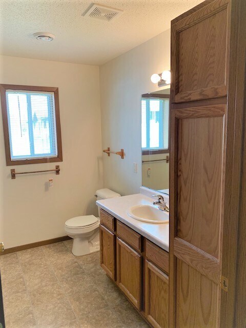 Building Photo - 851 E Prairie Ln