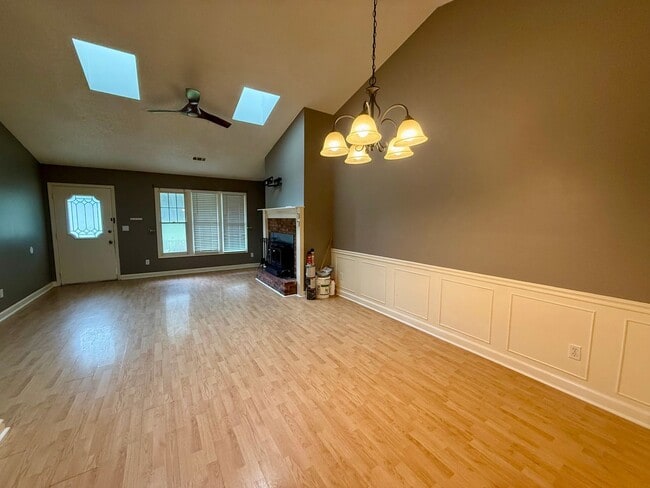 Building Photo - 1401 Elmdale Pl
