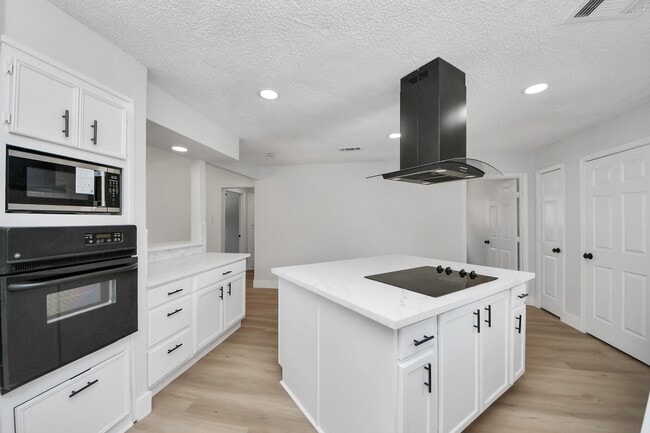 Building Photo - 7427 Willow Oak Dr