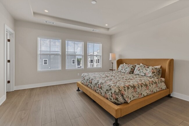 Building Photo - Modern 3 Bed, 3.5 Bath Townhome in The Nat...