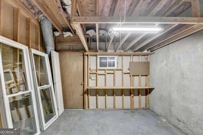 Building Photo - 1530 Plunketts Rd
