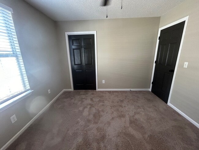 Building Photo - 25 Oak Lake Ct