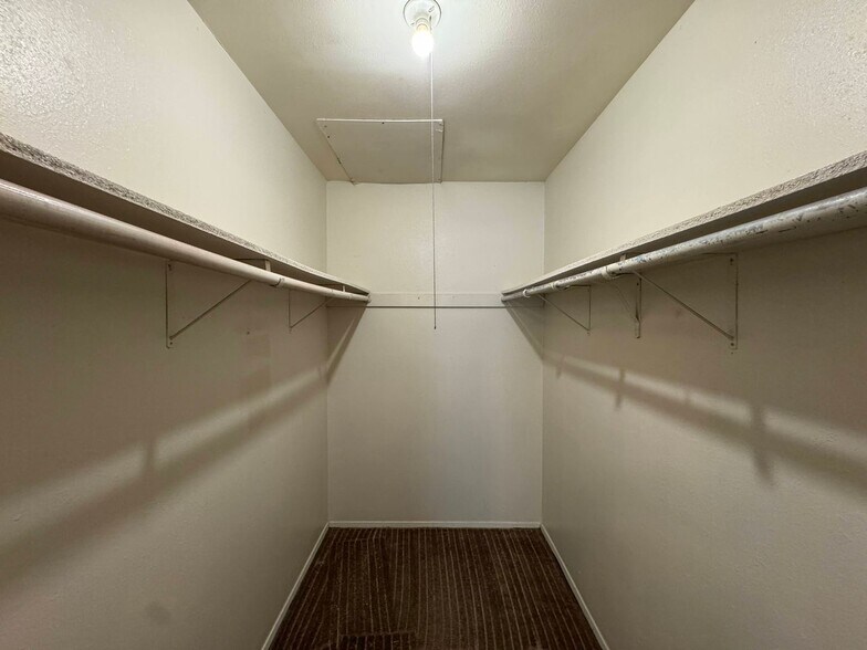 Building Photo - 4501 Westcliff Rd