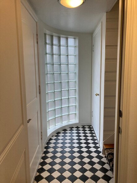 Building Photo - 6204 W Kimberly Rd