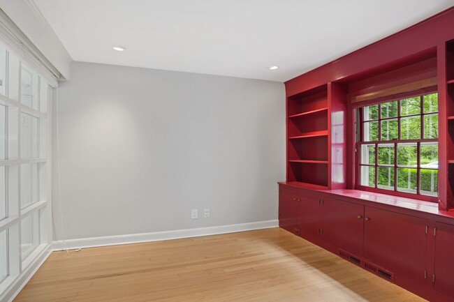 Building Photo - 35 Skylark Rd