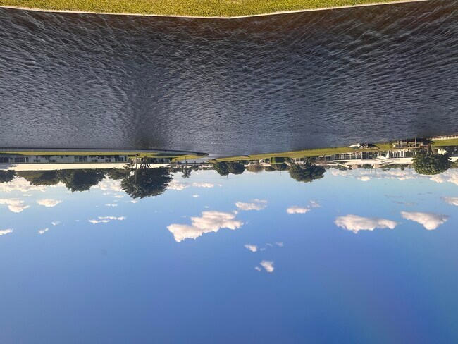 Building Photo - 1112 Lake Terrace