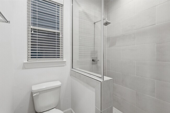 Building Photo - 2709 Clinton Dr