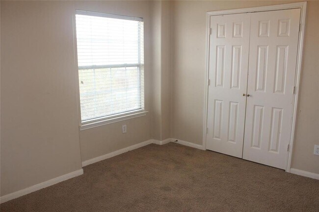 Building Photo - 8307 Cove Timbers Ln