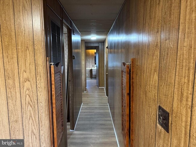 Building Photo - 56 Club Dr