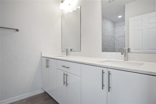 Building Photo - 1311 Hillsborough Ln