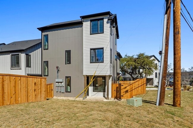 Building Photo - 1736 Bunche Rd