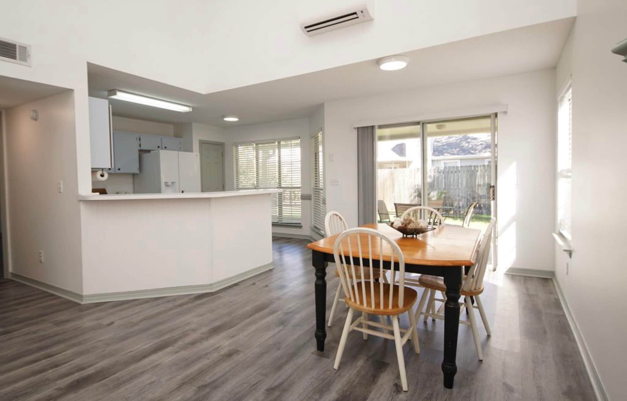 Building Photo - 10 2nd St