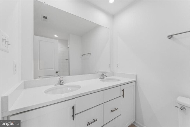 Building Photo - 501 Fontana Cir