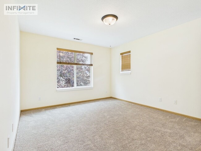 Building Photo - 3 Bedroom End Unit in Bozeman