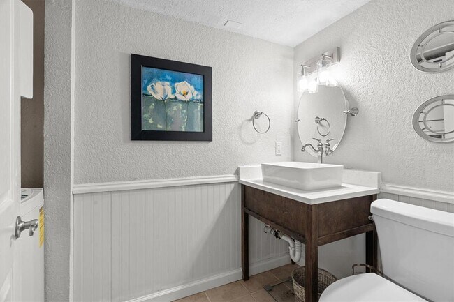 Building Photo - 784 E Michigan St