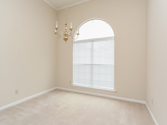 Building Photo - 5408 Hidden Meadows Dr