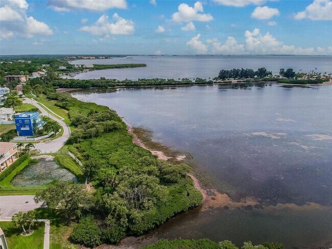 Building Photo - 621 Windrush Bay Dr