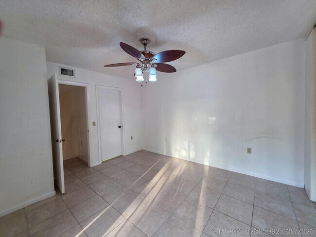 Building Photo - 832 Blue Ridge Cir