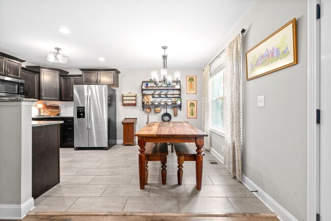 Building Photo - Fish, Swim or Canoe from your backyard! Beautiful 3 bed 2 bath with large Fenced in backyard!